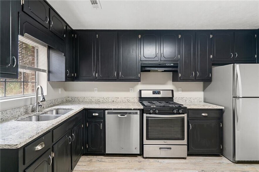 Building Photo - 6290 Love St