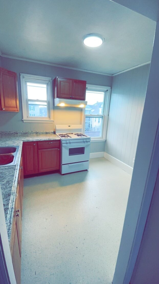 Kitchen - 80 Sidney St