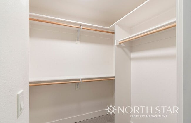 Building Photo - Newer Duplex in the Heart of Lake Oswego.