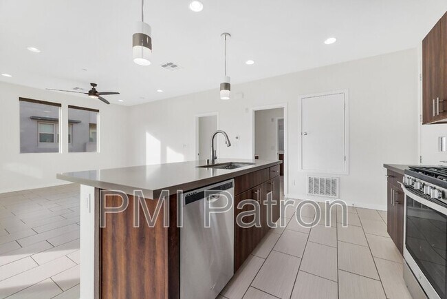 Building Photo - 11231 Hidden Peak Ave