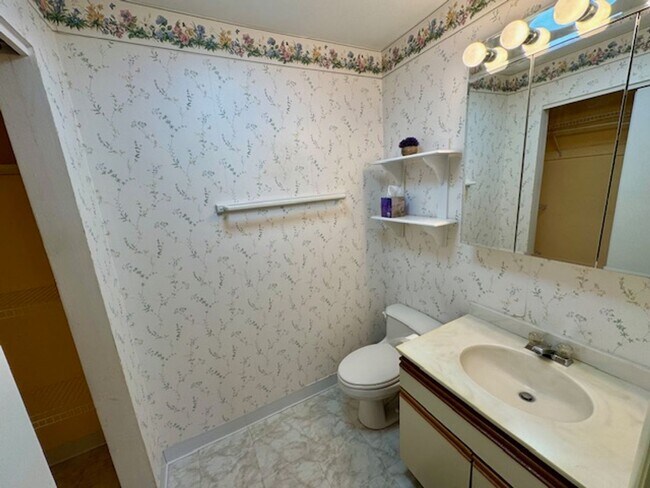 Building Photo - 19 Front St