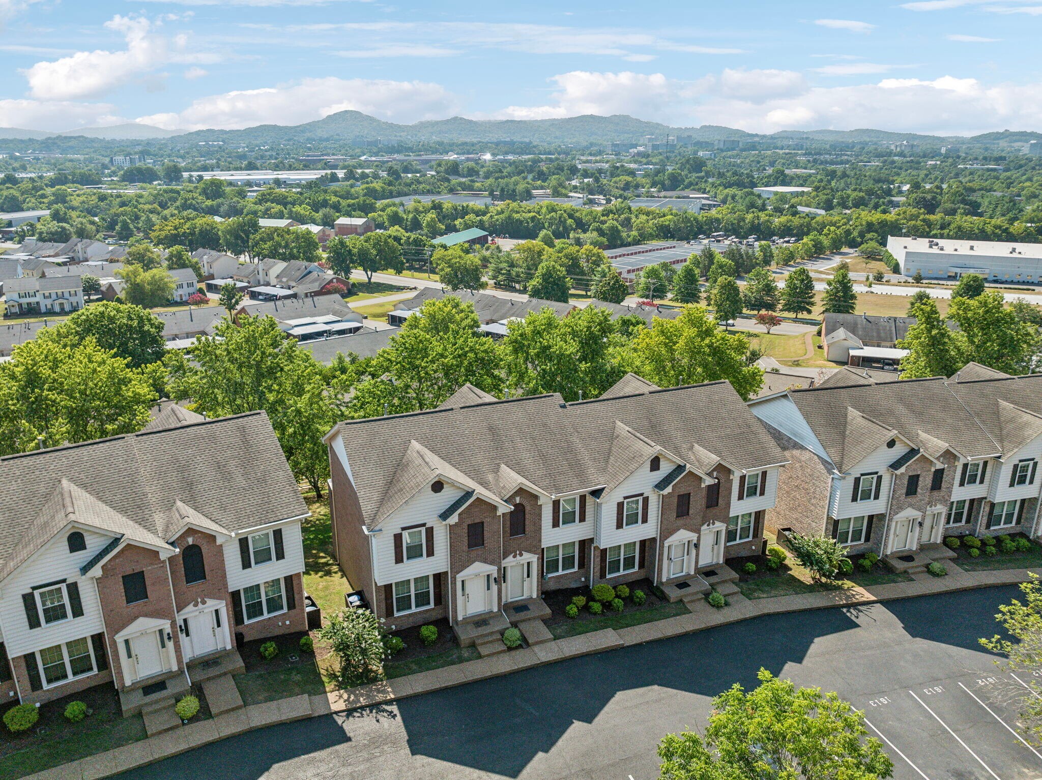 Building Photo - 1614 Brentwood Pointe