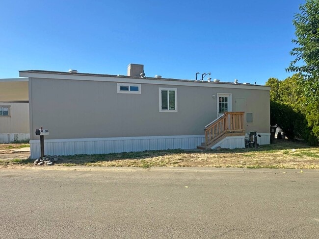 Building Photo - 591 Childers St