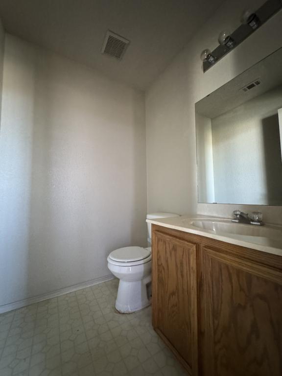 Building Photo - 2902 Bluejay Dr