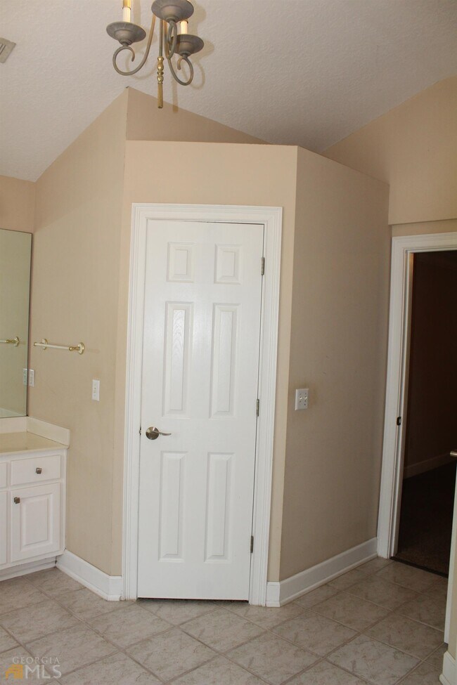 Building Photo - 203 Carrington Way