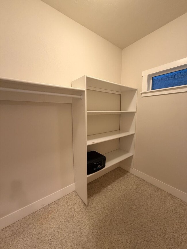 Building Photo - Dual Primary Suite's. 2 Bedroom / 2.5 Bathroom Single Level Home in NE Bend