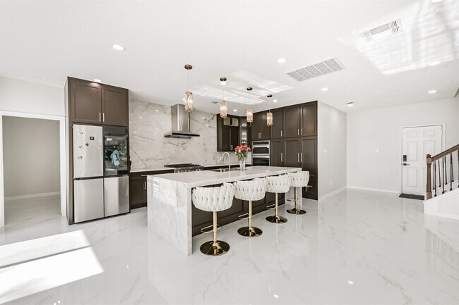 Building Photo - 2315 Bending Spring Dr