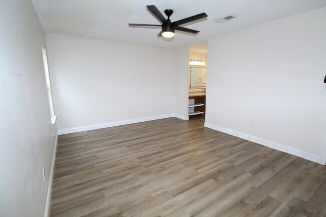 Building Photo - Charming Renovated Cottage with Granite, S...
