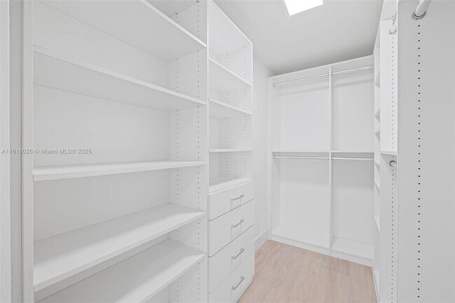 Building Photo - 1756 N Bayshore Dr