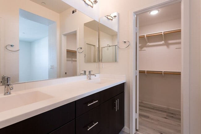 Building Photo - Beautiful Townhome at Millenia in Otay Ranch!