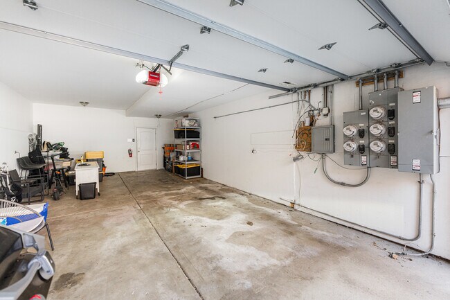 Building Photo - 840 W Erie St