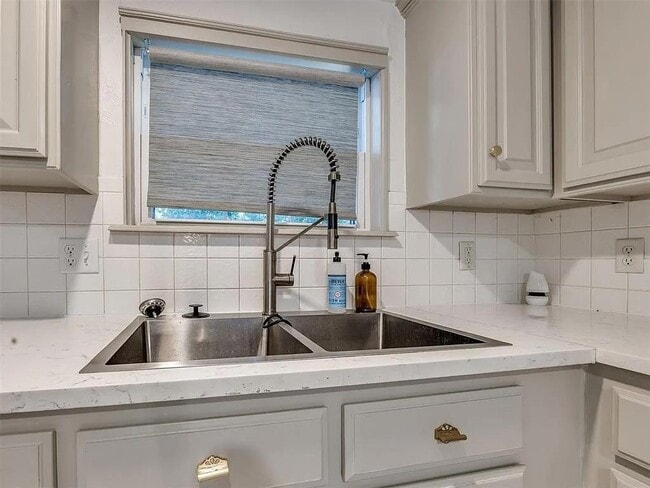 Building Photo - 1017 McFarland St