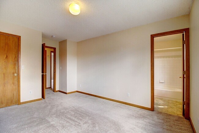 Building Photo - Charming 3 Bed 2 Bath Willow Run Home - Available August 10!