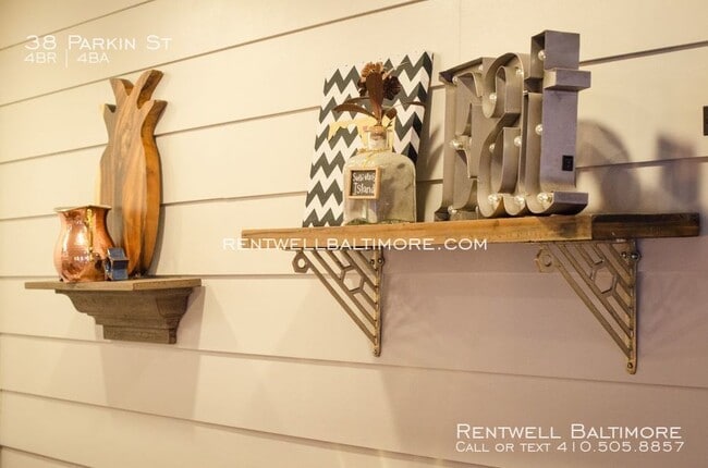 Building Photo - 38 Parkin St