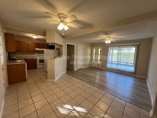 Building Photo - 303 Newcastle Dr