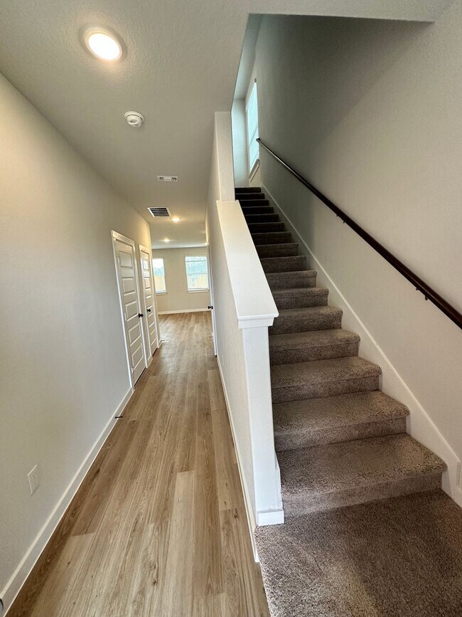 Building Photo - 14607 Emerio Dr