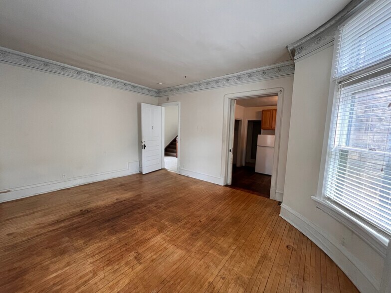 Building Photo - 137 E Gorham St