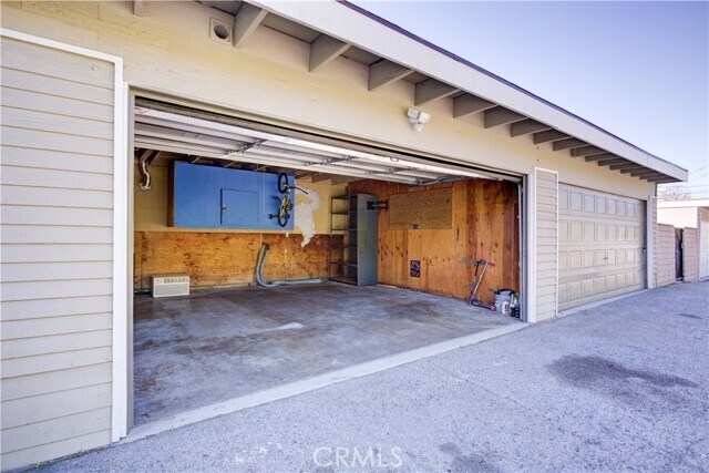 Building Photo - 2547 Hayes Dr