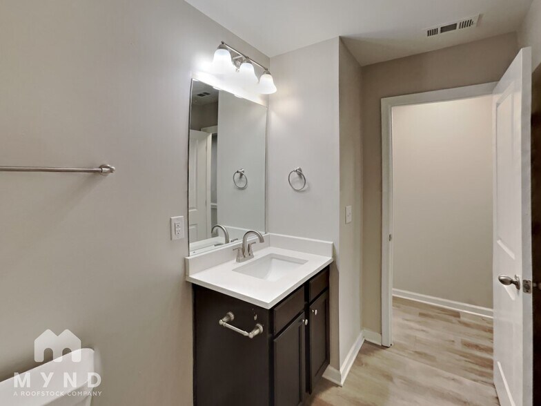 Building Photo - 376 Scotland Dr