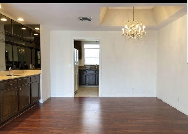 Large Dining room/Wet Bar - 1812 Overland Ave