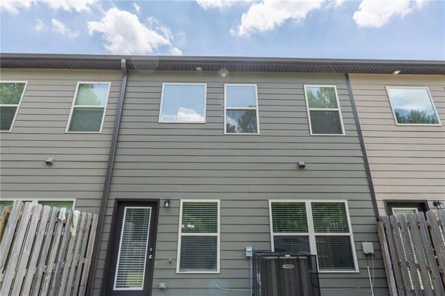 Building Photo - 6106 Oak Bend Ct