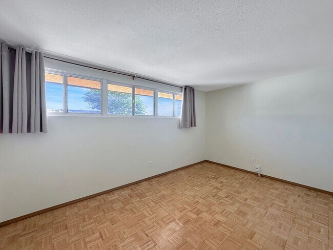 Building Photo - Charming 4BD/2BA House in San Carlos W/ W/...