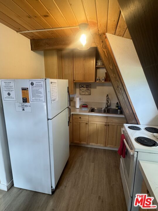 Building Photo - 1295 Balsam Dr