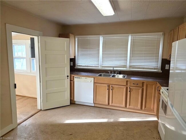 Building Photo - 816 Banner St