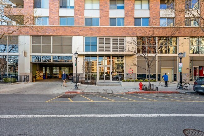 Building Photo - 800 Jackson St