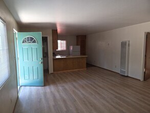 Building Photo - x MO769-Ahmadi, Yousef