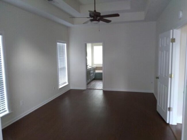 Building Photo - 6123 Lauren Cir