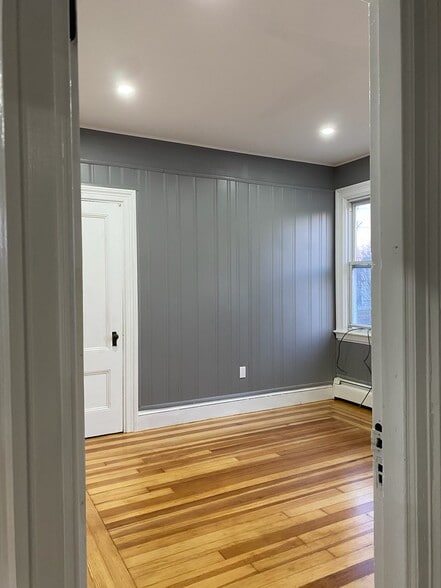 Building Photo - 33 White St