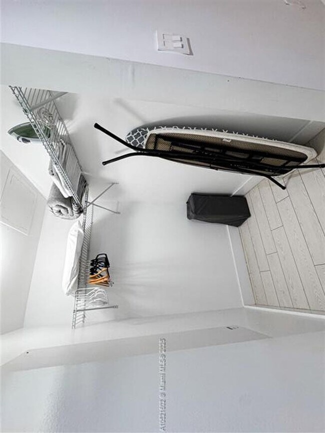 Building Photo - 2600 E Hallandale Beach Blvd