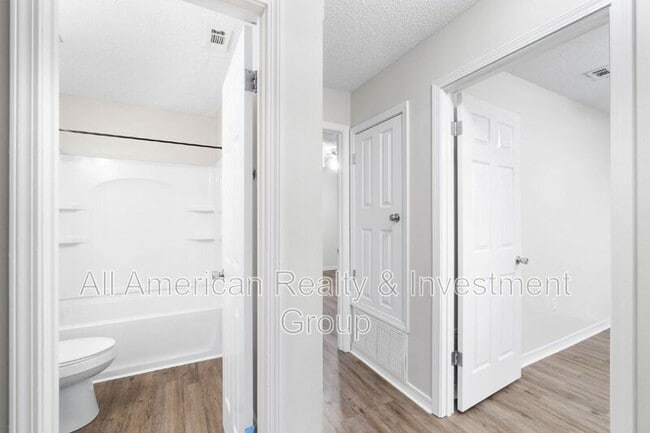 Building Photo - 333 Hudson Dr