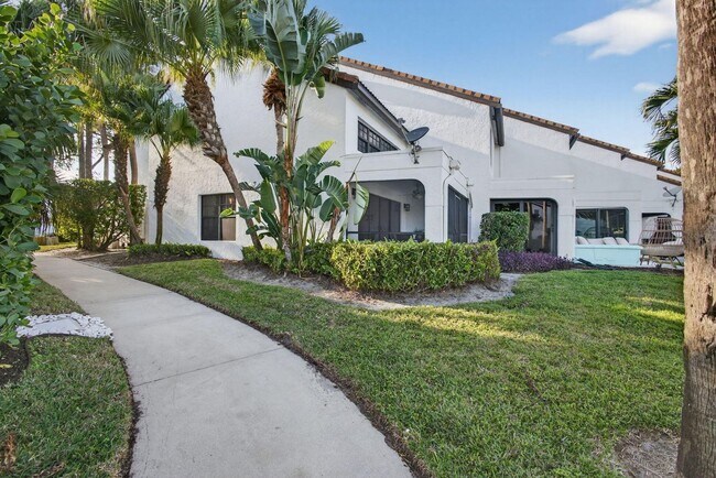 Building Photo - 2320 Treasure Isle Dr