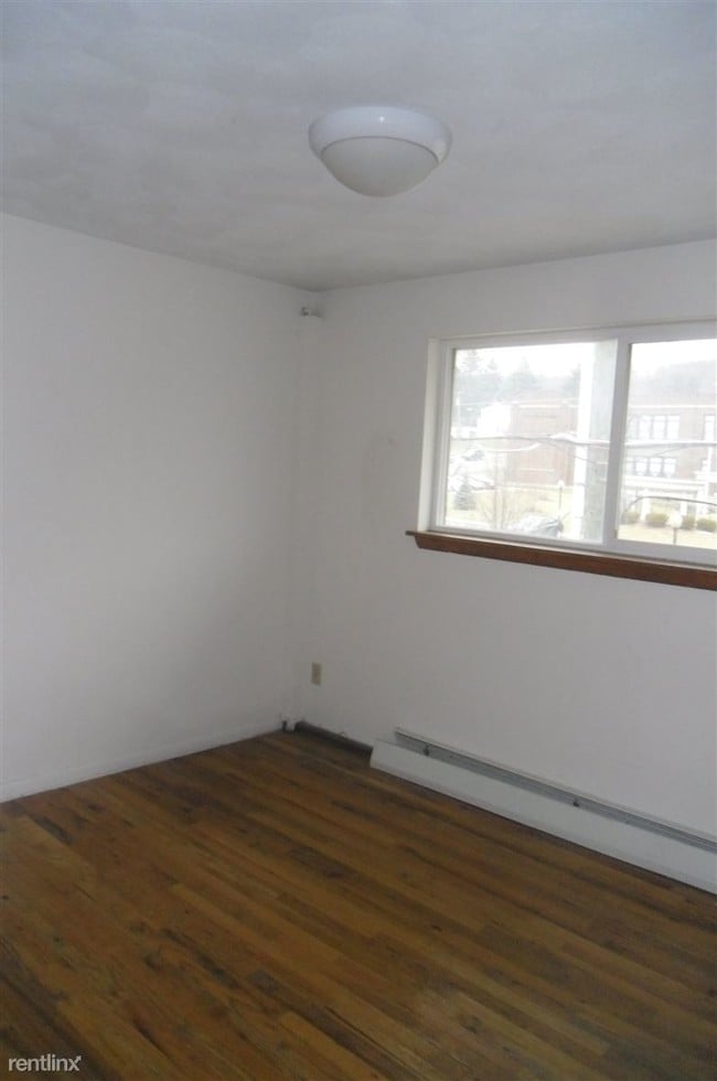Building Photo - 2 br, 1 bath Apartment - 224 Harry L Dr TLC