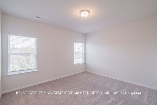 Building Photo - Stylish 3-Bedroom Gem Near I-485 & Charlotte Hotspots