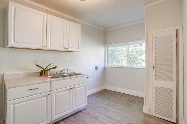 Building Photo - Newly Remodeled 2 Bed, 1 Bath Home near Historic Southside- 76110