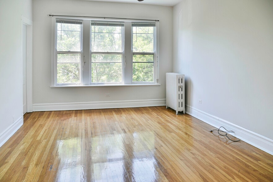 Building Photo - 4203 N Damen Ave