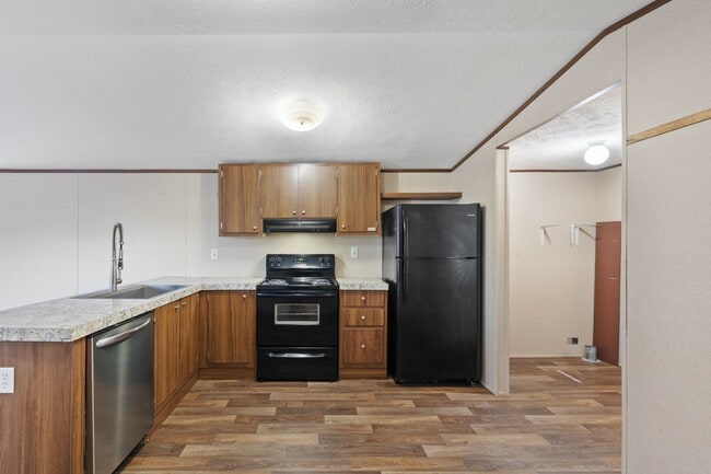 Building Photo - 16543 Tremont Dr