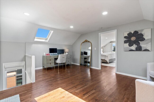 Building Photo - 1521 W Wolfram St
