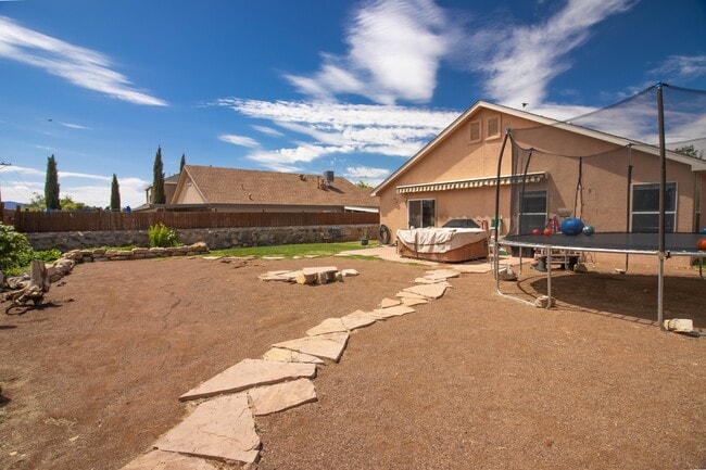 Building Photo - 3913 Pearl Ct