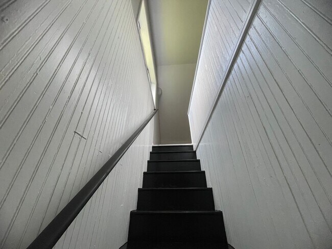 Building Photo - Updated 2 bedroom house for rent in the South Side !