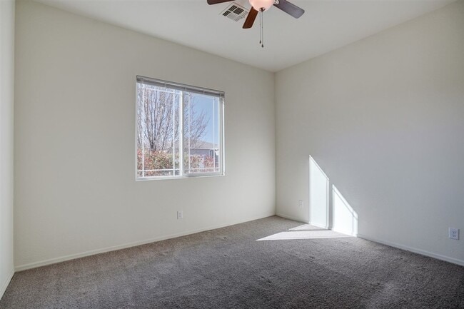 Building Photo - 3 bed 2 bath home for Rent in Quailwood!