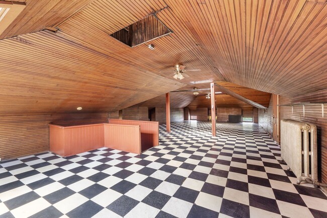 Building Photo - Huge Brick House in Victorian Village/Short North, Beautiful Woodwork 3 Car Garage and Swimming pool