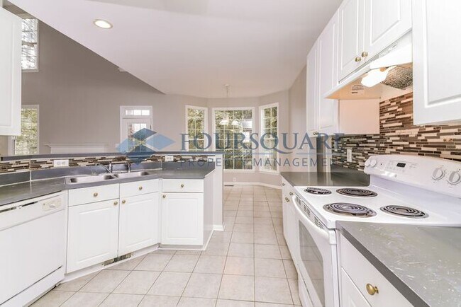 Building Photo - Spacious 4-Bed Home with Double-Height Cei...