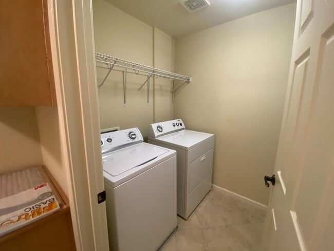 Building Photo - Spacious 2BD Condo with Loft & 2-Car Garage Near Intel and Willow Hill Park