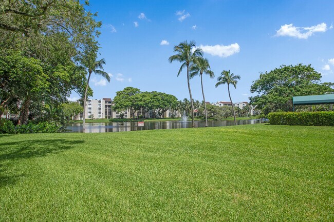 Building Photo - 450 Egret Cir