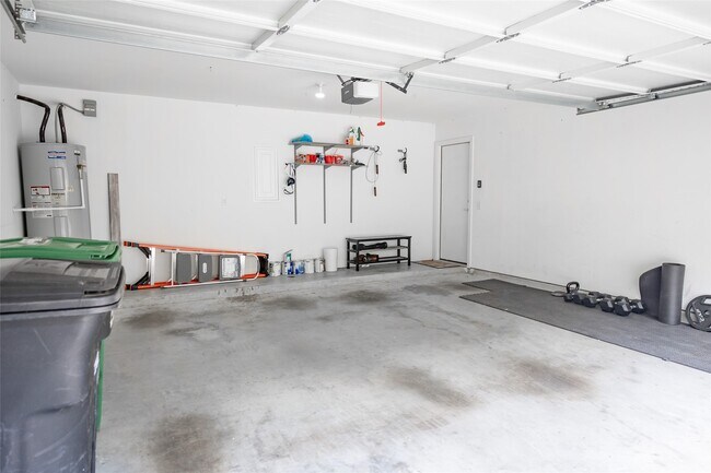 Building Photo - 441 Meadow St