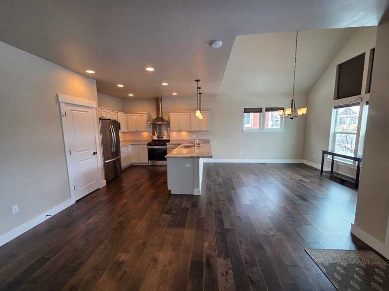 Kitchen & Dining - 3378 S 22nd Ave